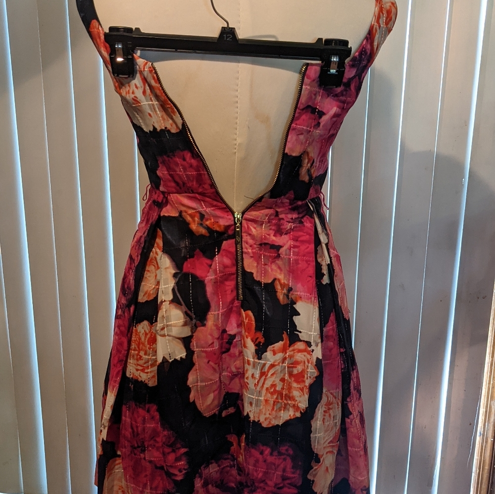 Dress 👗 - Picture 3 of 8